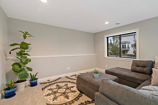 1713 Riverside Dr LL Living Rm