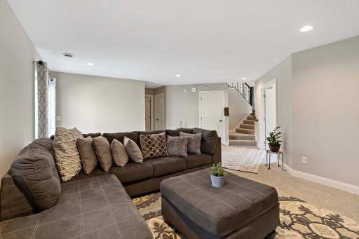 1713 Riverside Dr LL Living Rm