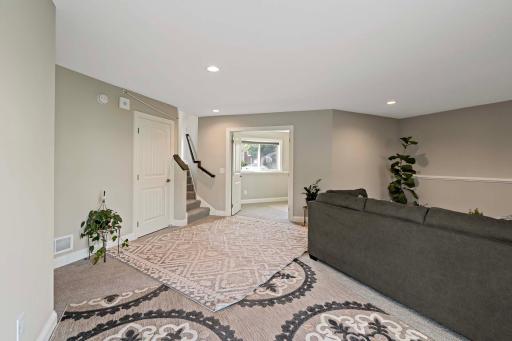 1713 Riverside Dr LL Living Rm