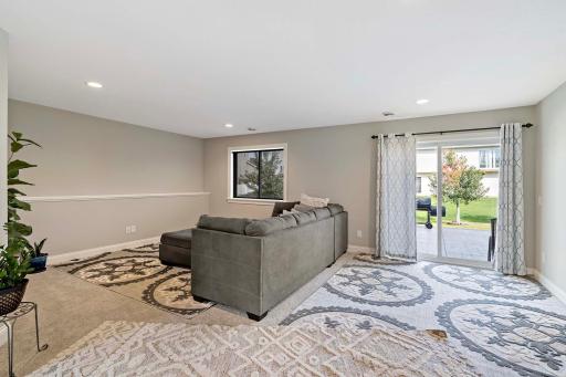 1713 Riverside Dr LL Living Rm