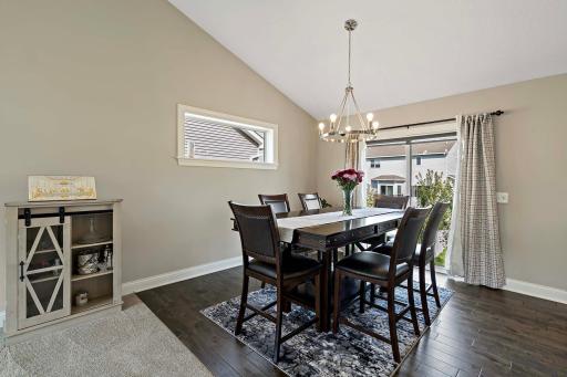 1713 Riverside Dr Upper Dining