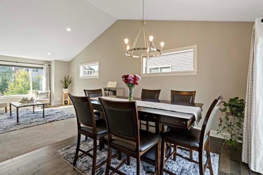 1713 Riverside Dr Upper Dining