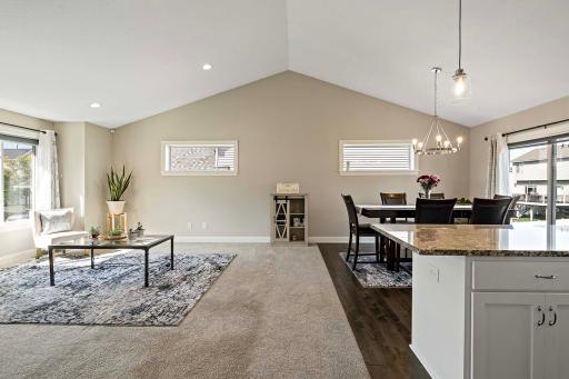 1713 Riverside Dr Upper Living