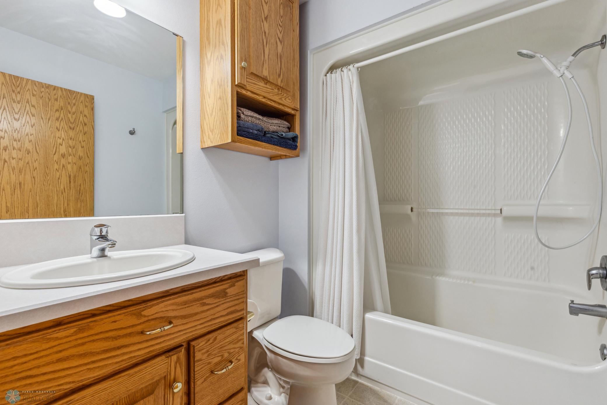 Main Floor Compartmentalized Full Bath