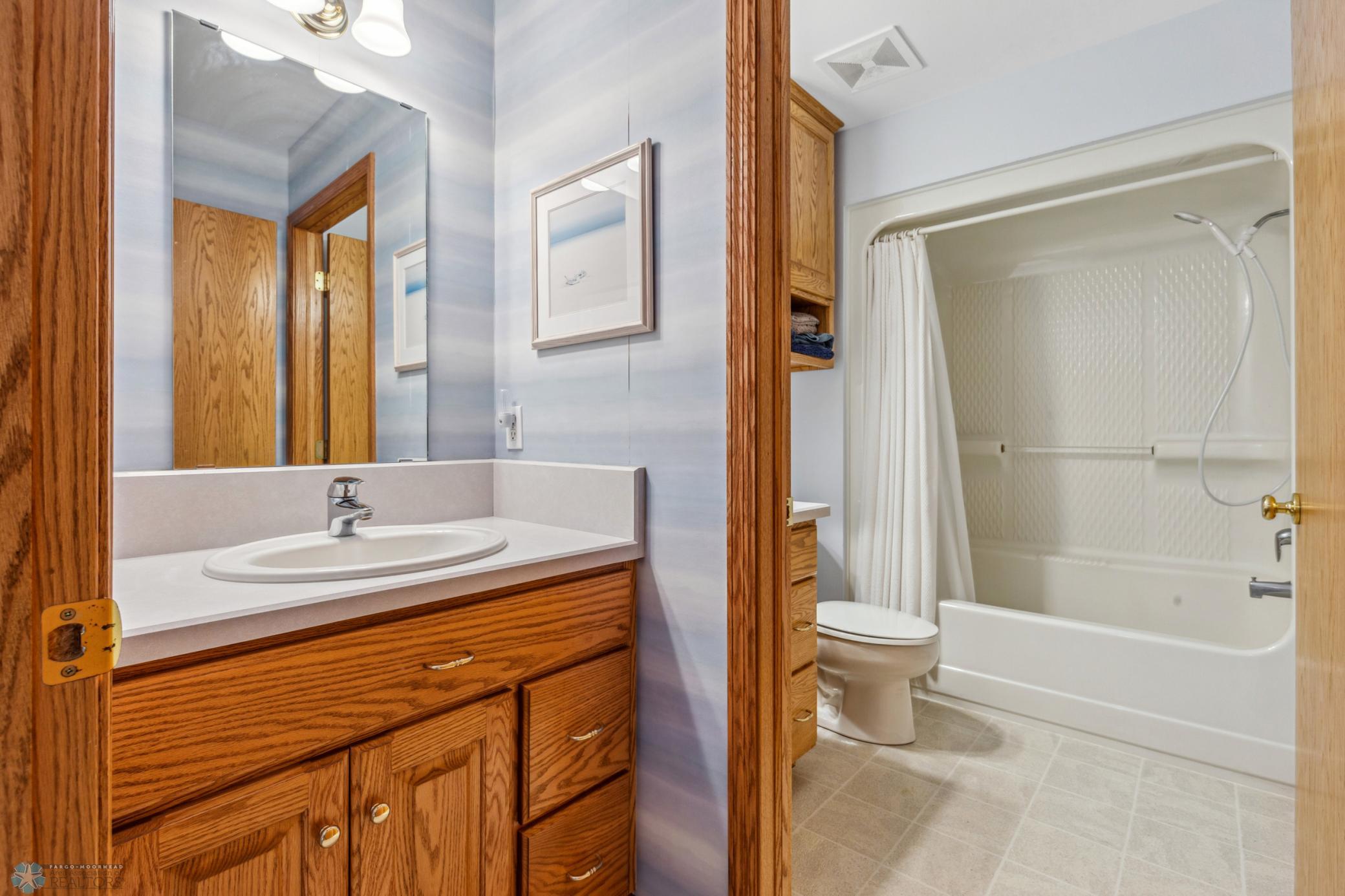 Main Floor Compartmentalized Full Bath