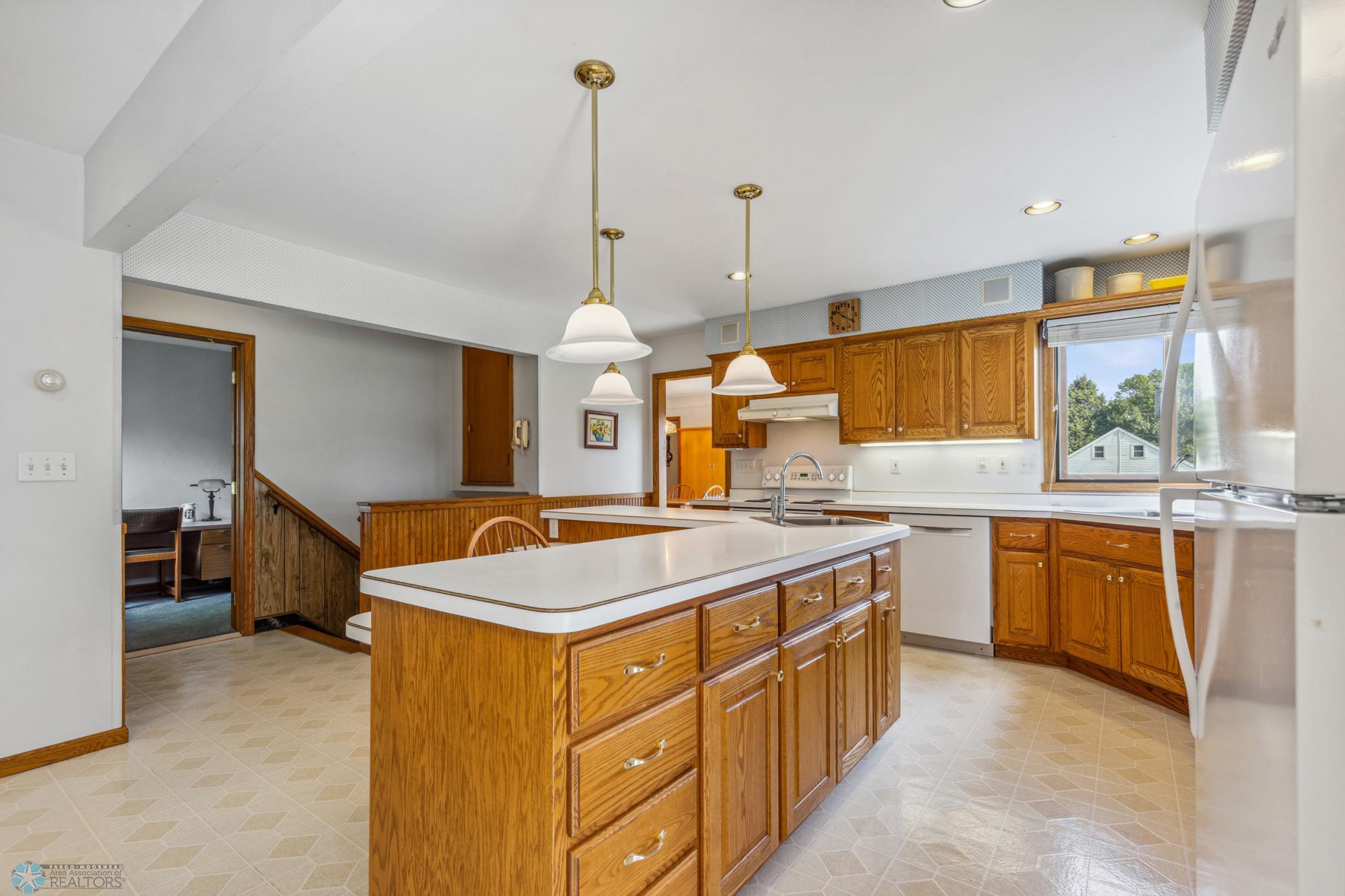 Kitchen Island w/ Prep Sink