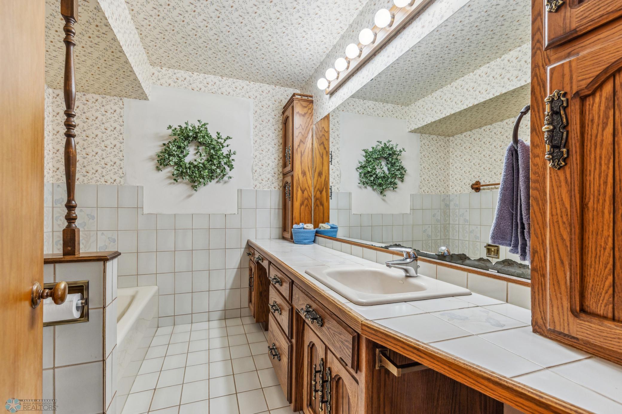 Main Floor Full Bath