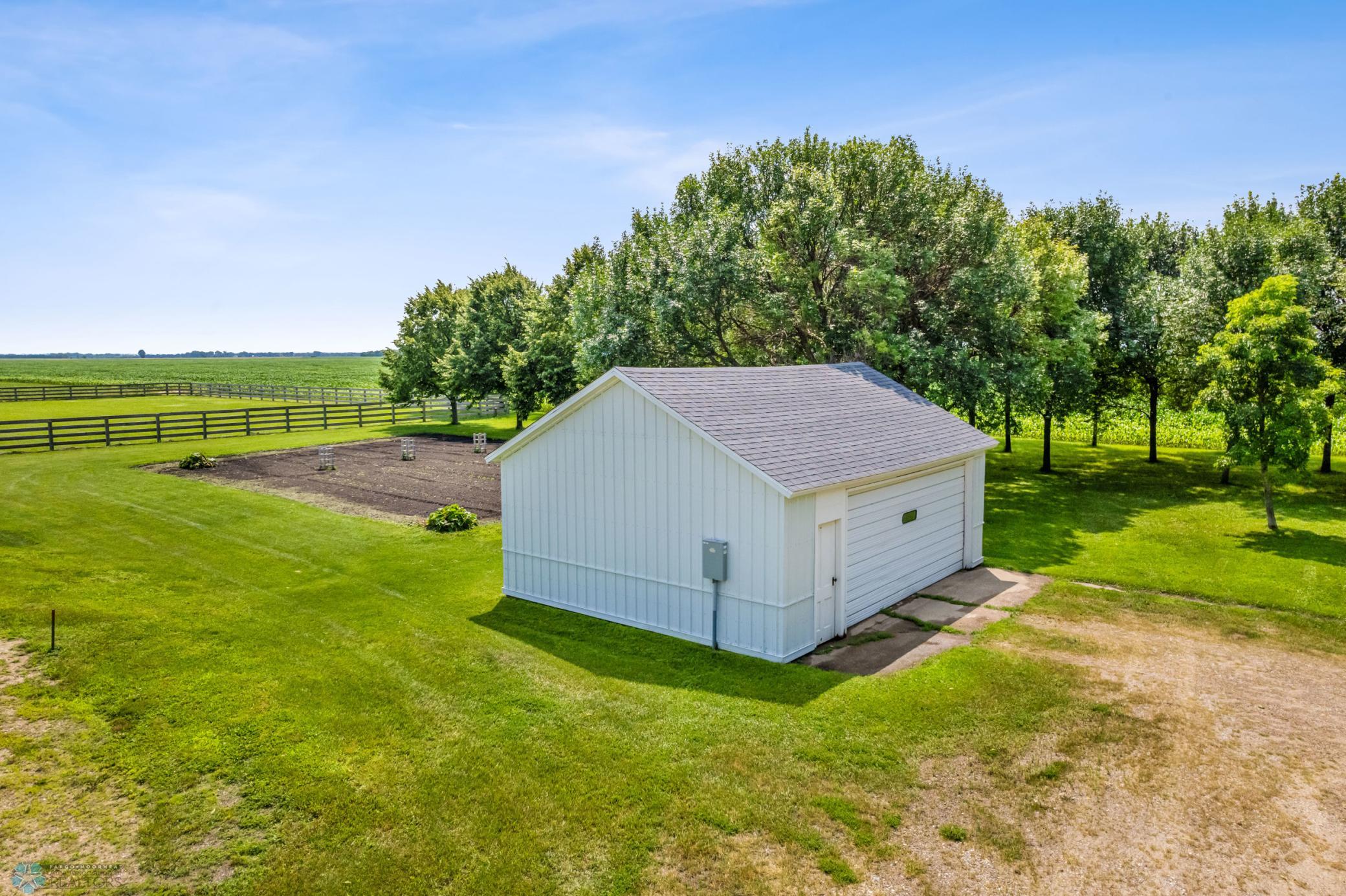 Garden behind Detached 2 stall