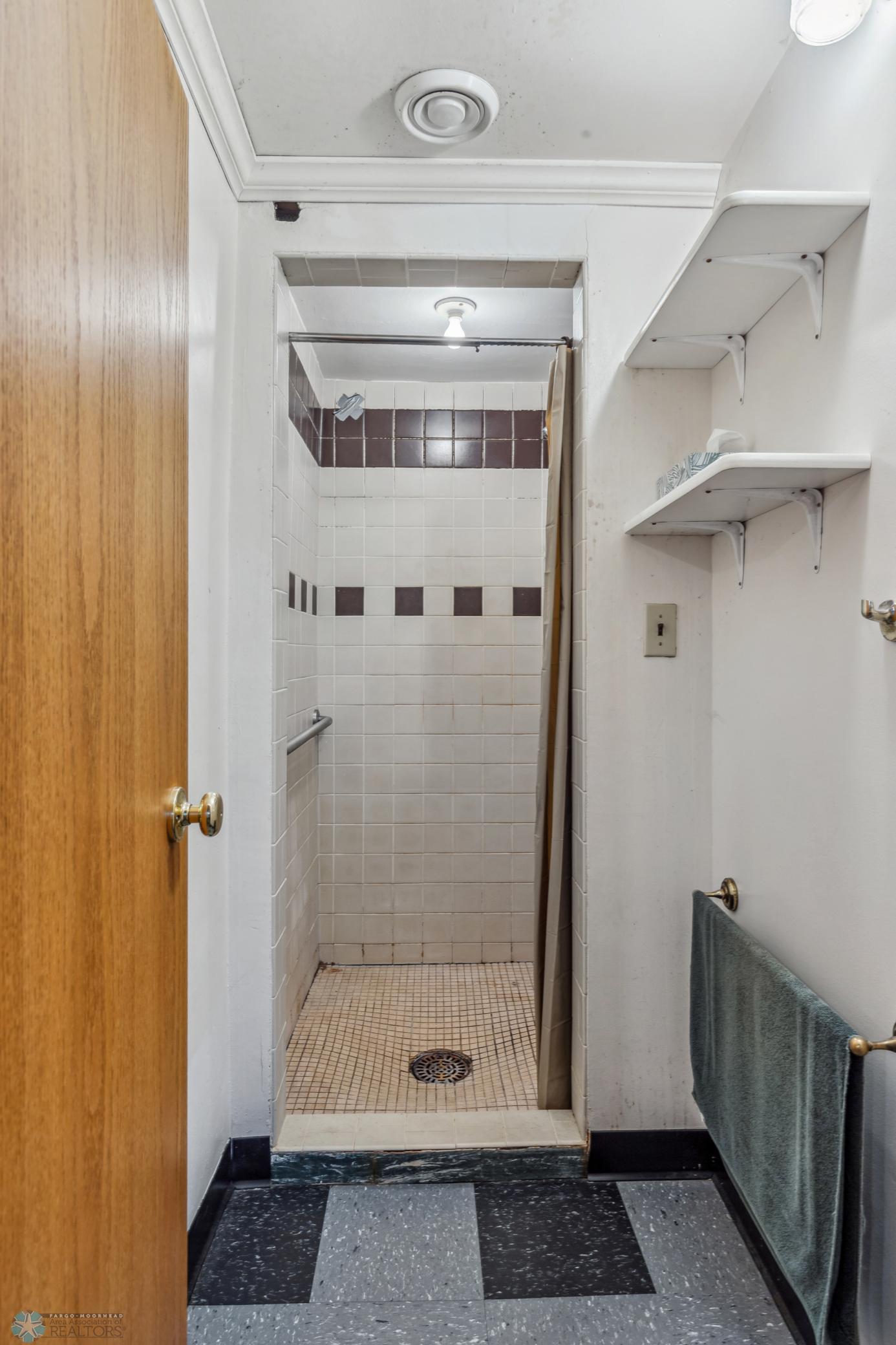 Lower level 1/4 Bath