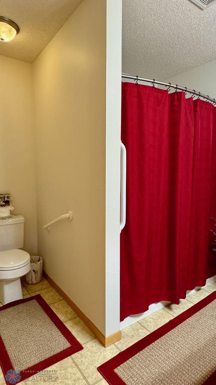(22) Hollywood Bath Upper Level.jpeg