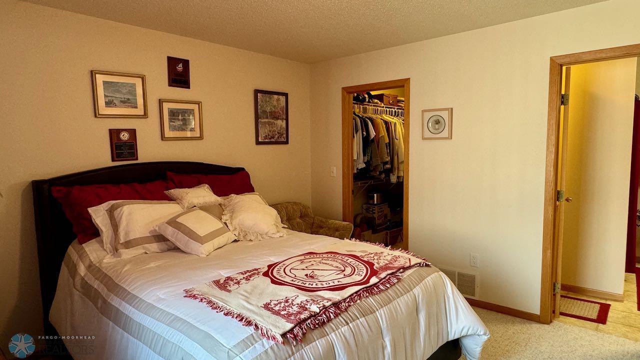 (17) Primary Bedroom.jpeg