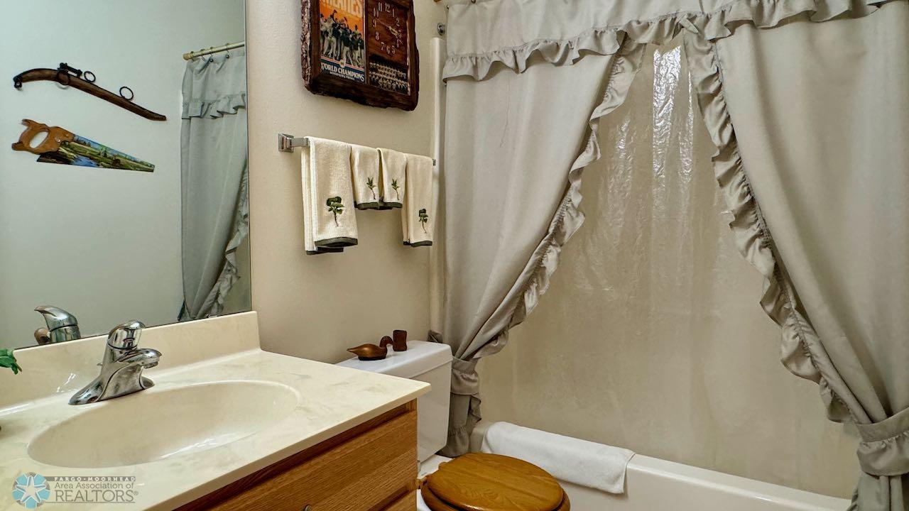 (33) Full Bath Lower Level.jpeg