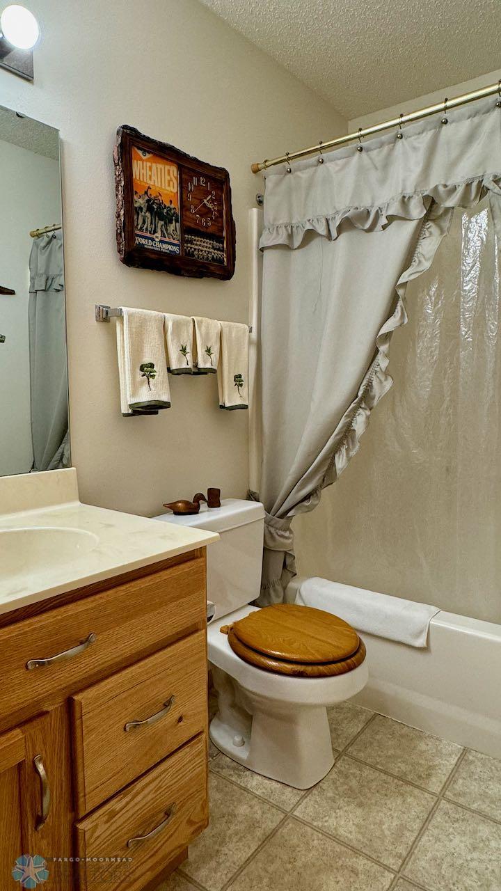(32) Full Bath Lower Level.jpeg