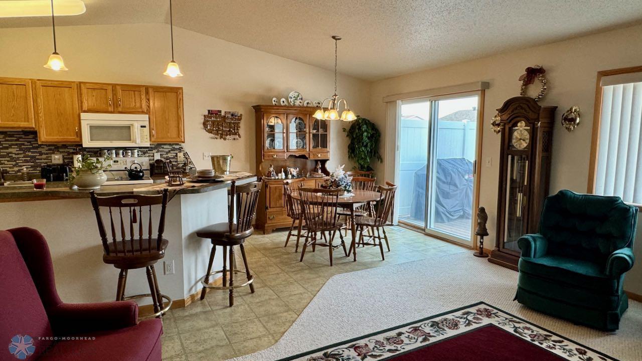 (12) Dining Kitchen.jpeg