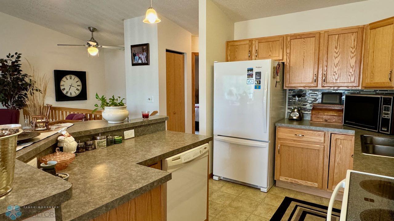 (8) Kitchen.jpeg