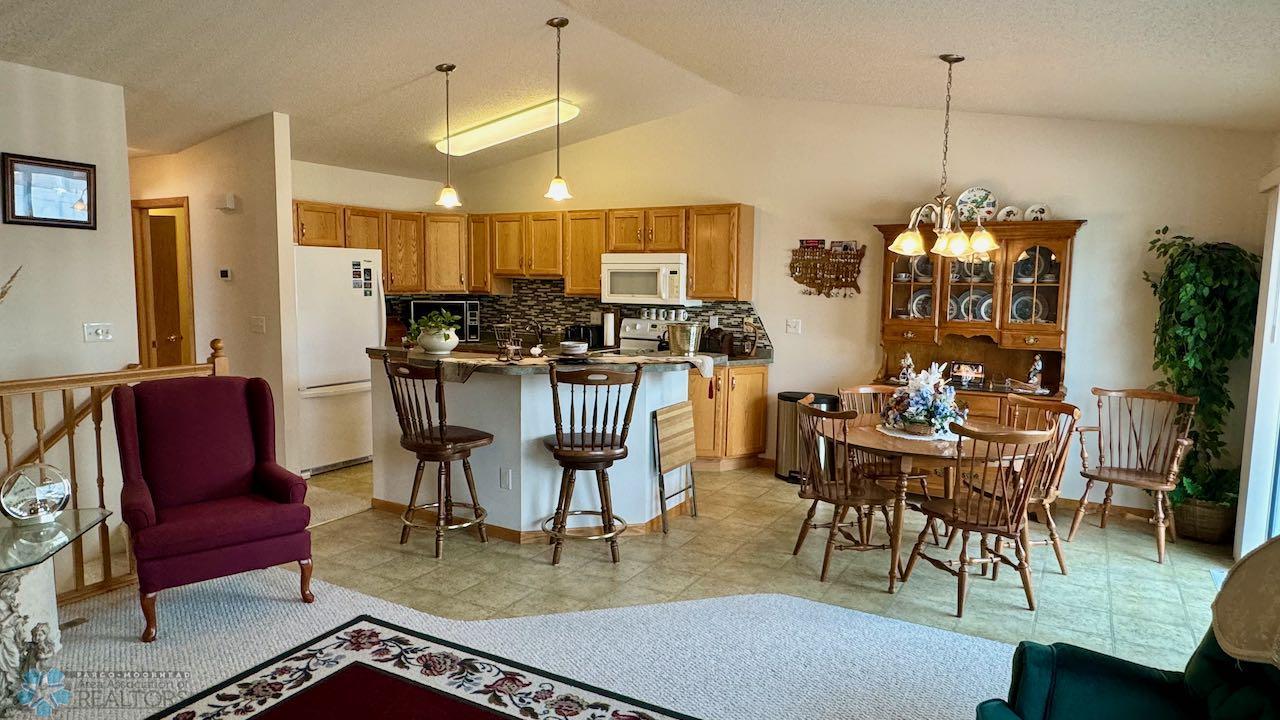 (5) Kitchen.jpeg