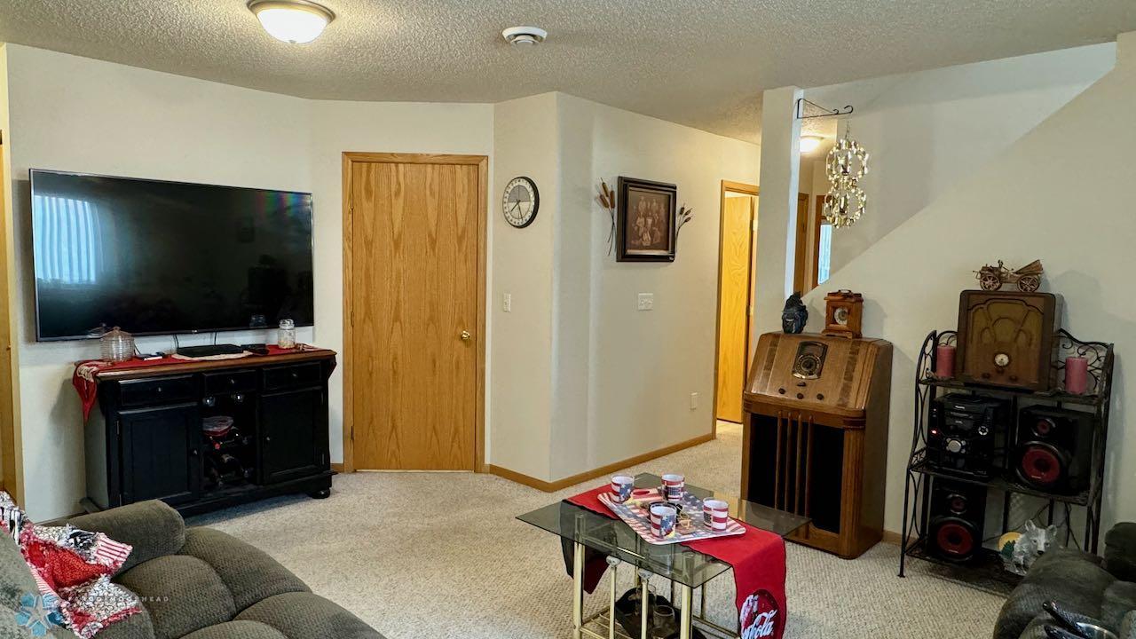 (26) Family Room.jpeg