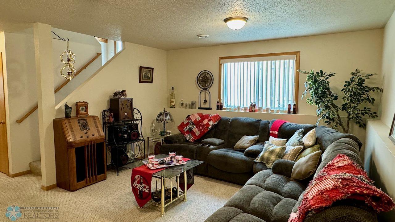 (23) Family Room.jpeg