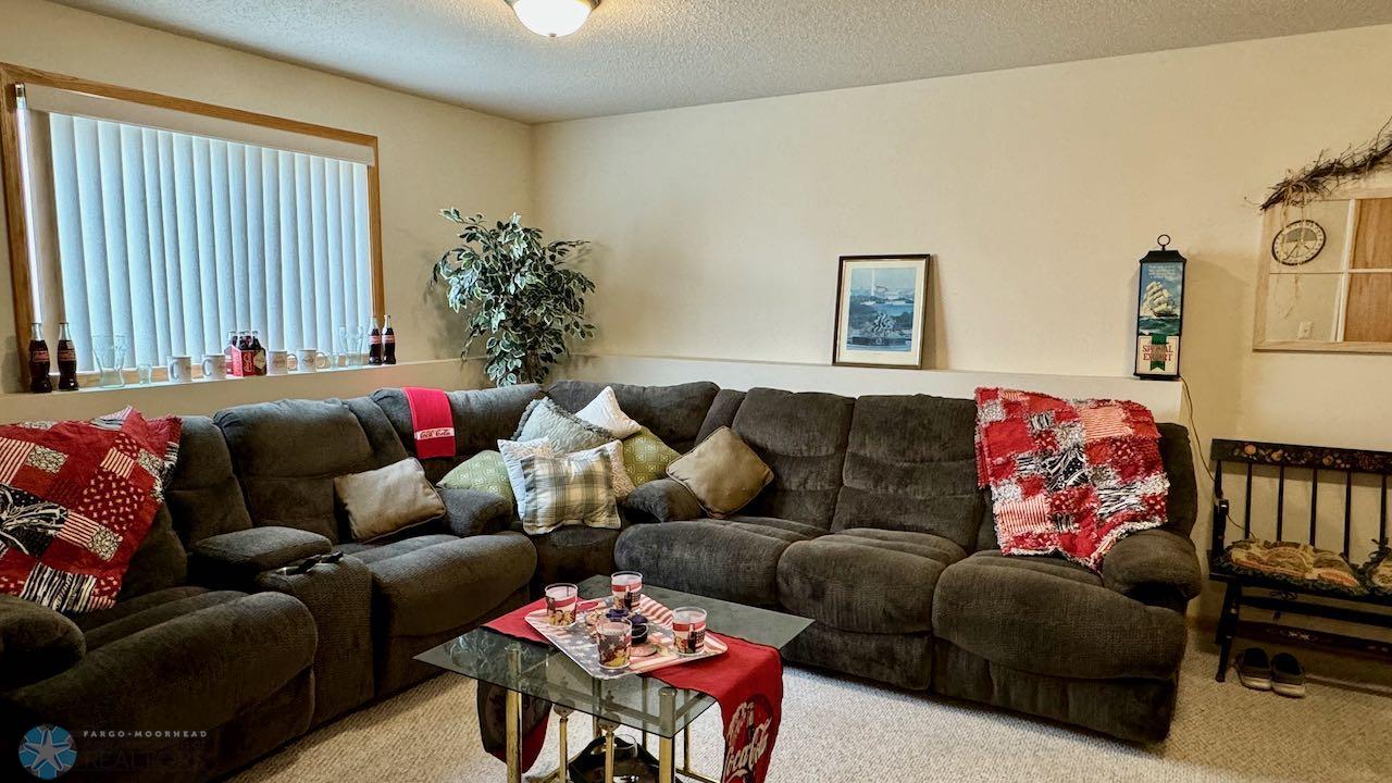 (24) Family Room.jpeg