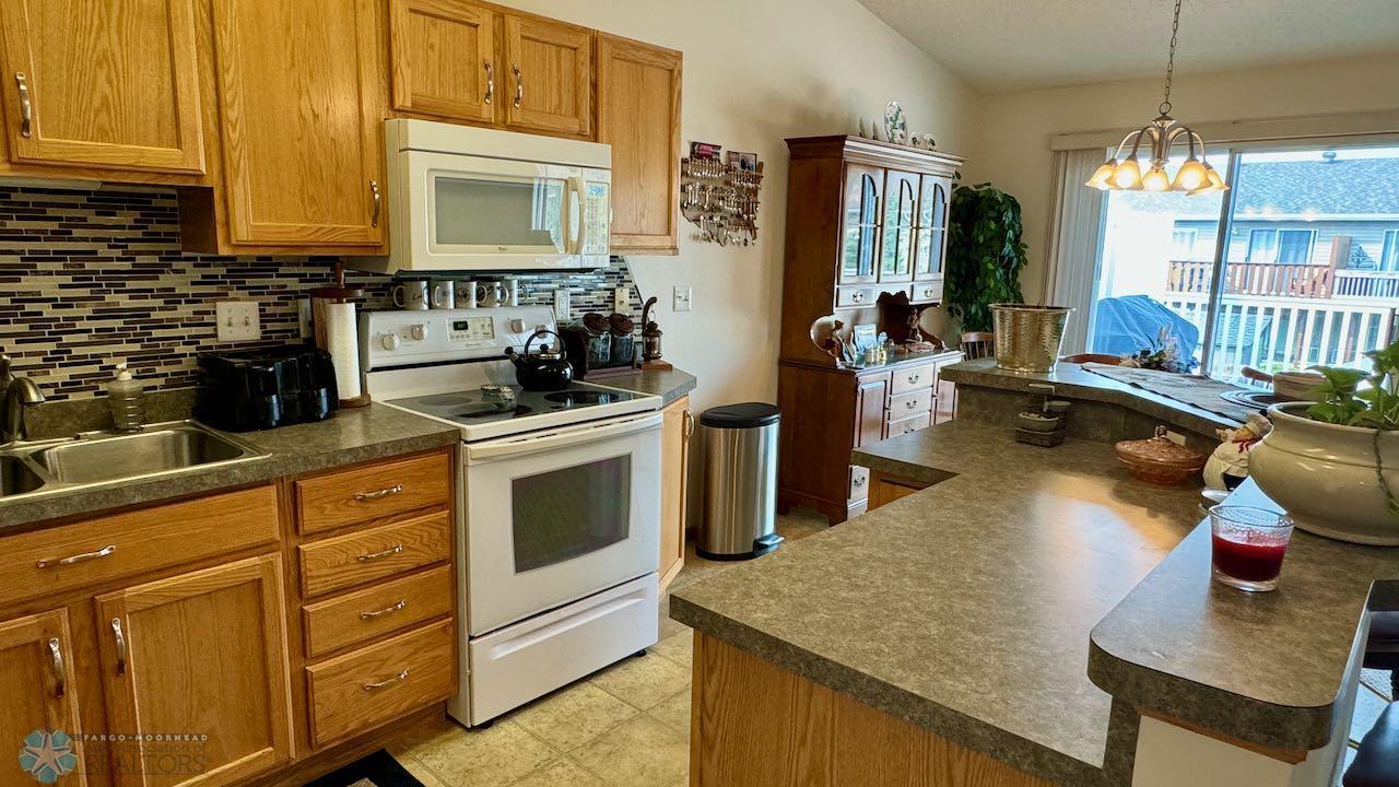 (9) Kitchen.jpeg