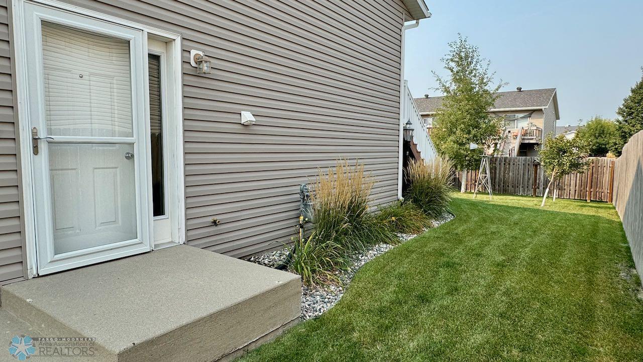 (4) Front Entry.jpeg