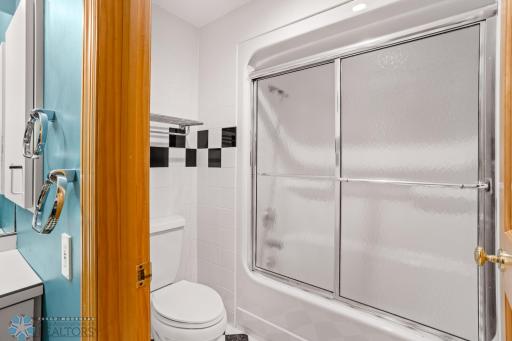 1902 88th Avenue S, Fargo, ND 58104