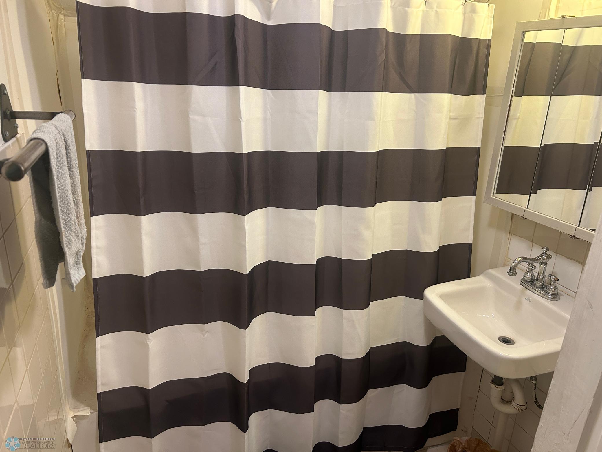 full bath upper