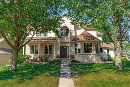 2439 Oakridge Lane E, Saint Paul, MN 55119