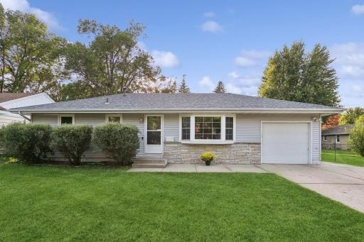Adorable rambler perfectly situated in a convenient locale...just steps to schools, parks and area shopping/dining!