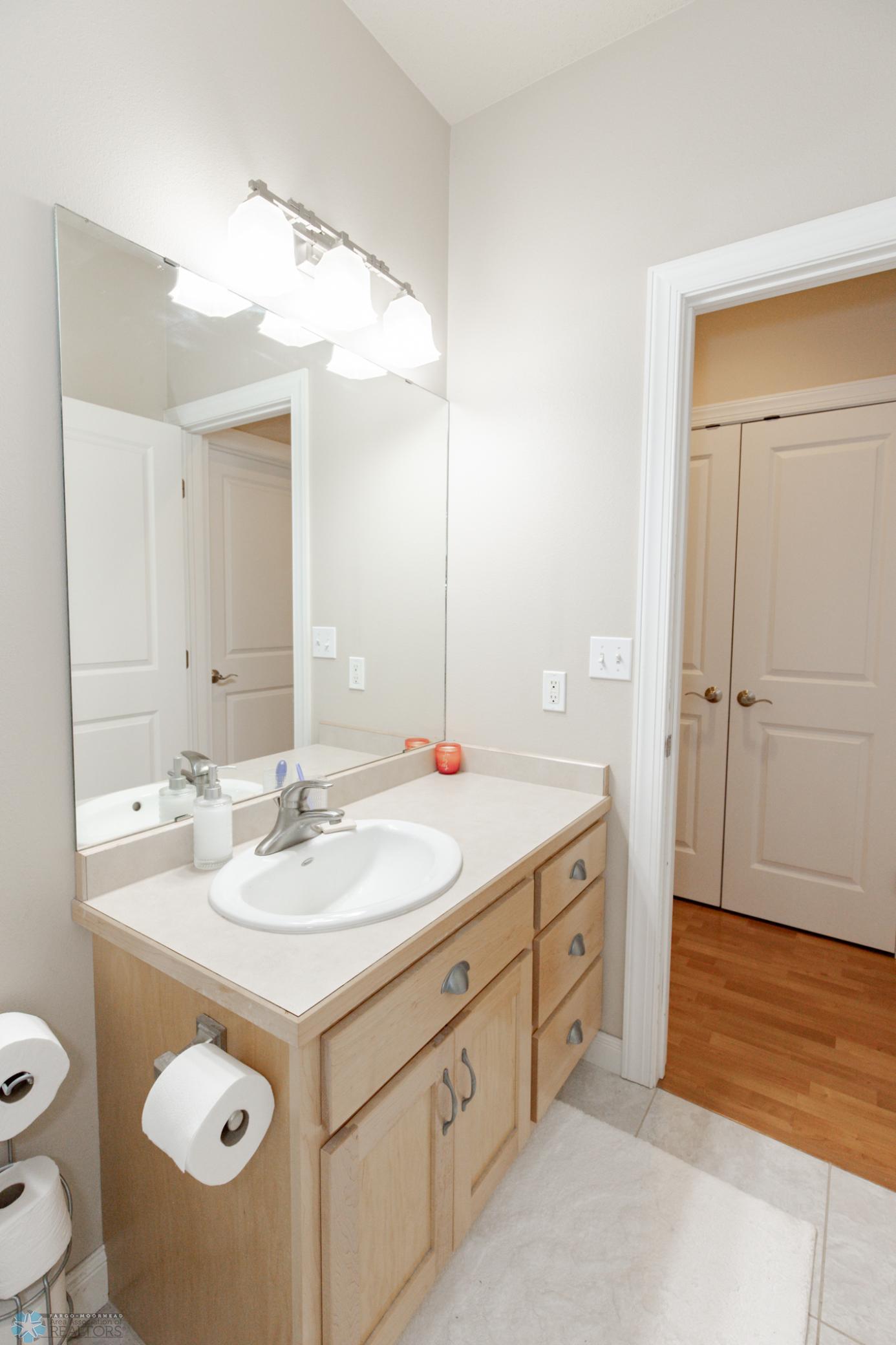 Bathroom 2 - Full
