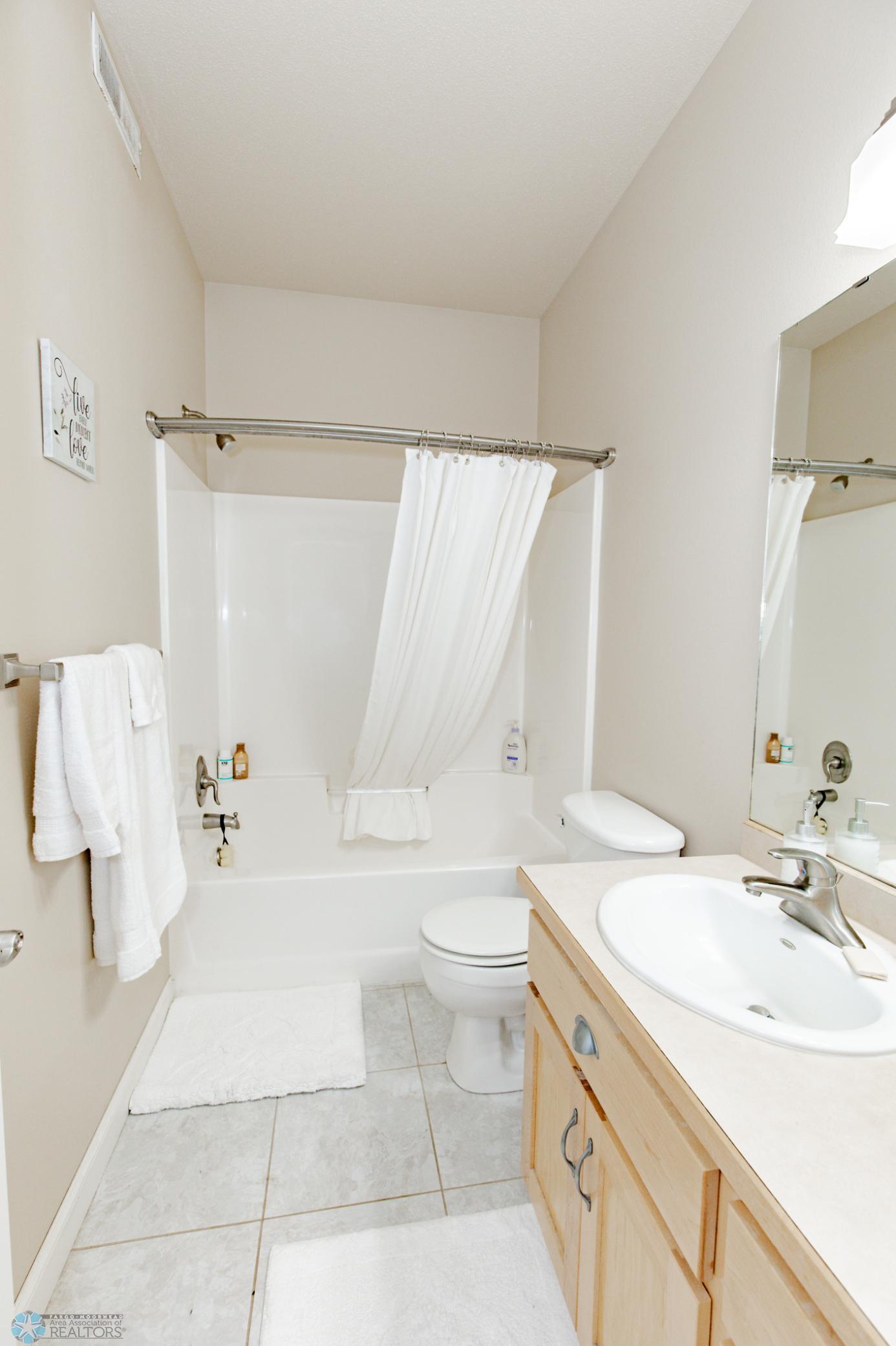 Bathroom 2 - Full
