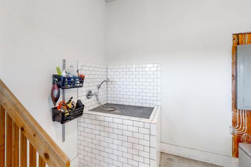 121-web-or-mls-460 Orchard Park Garage-2.jpg