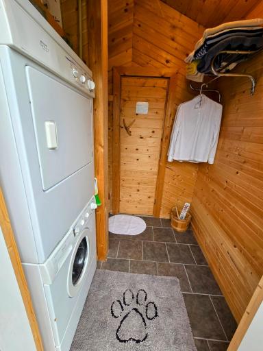 8 Flag, Oak Island, MN 56741