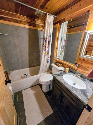 8 Flag, Oak Island, MN 56741