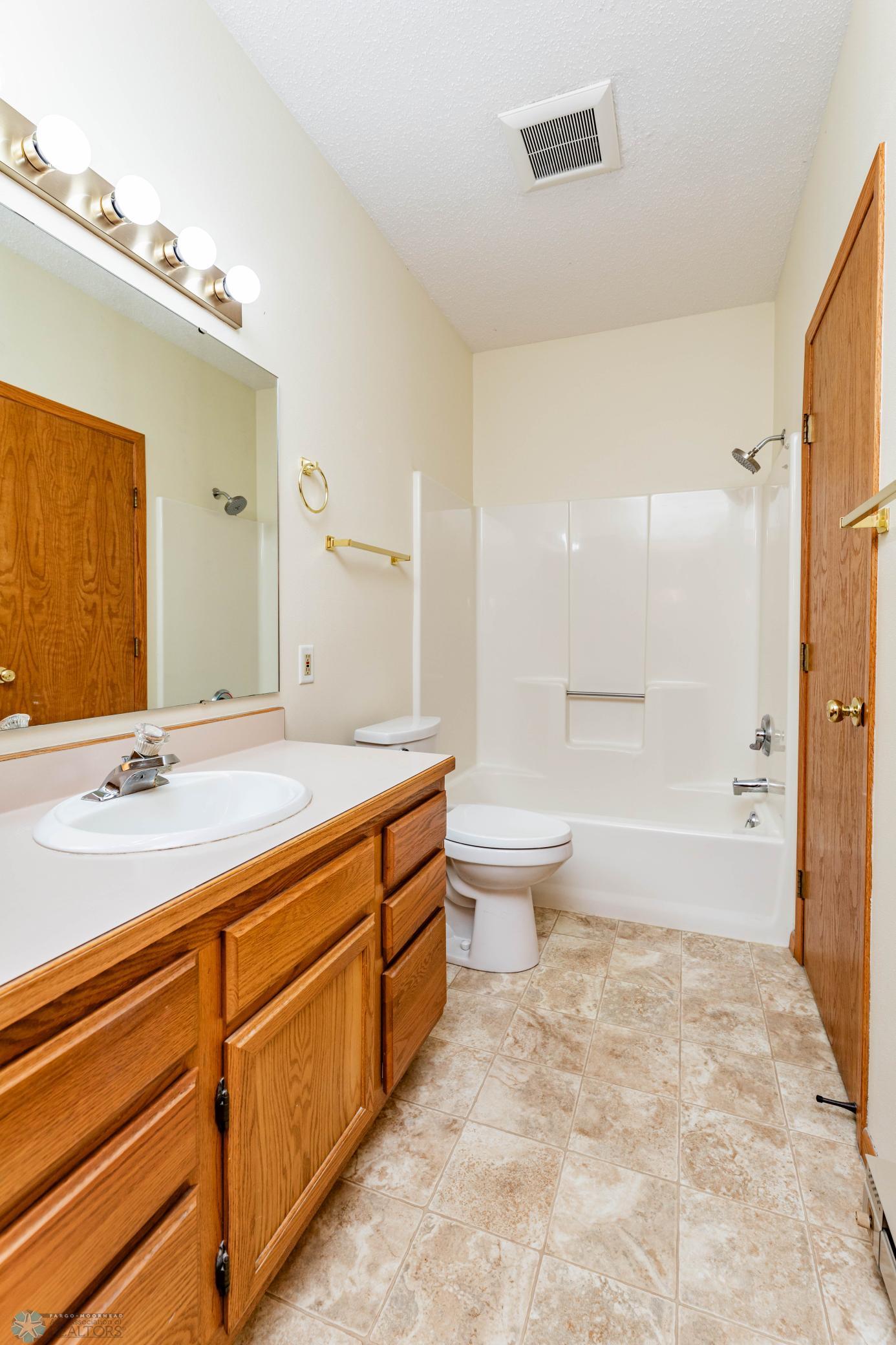 Bathroom Main 1.jpg