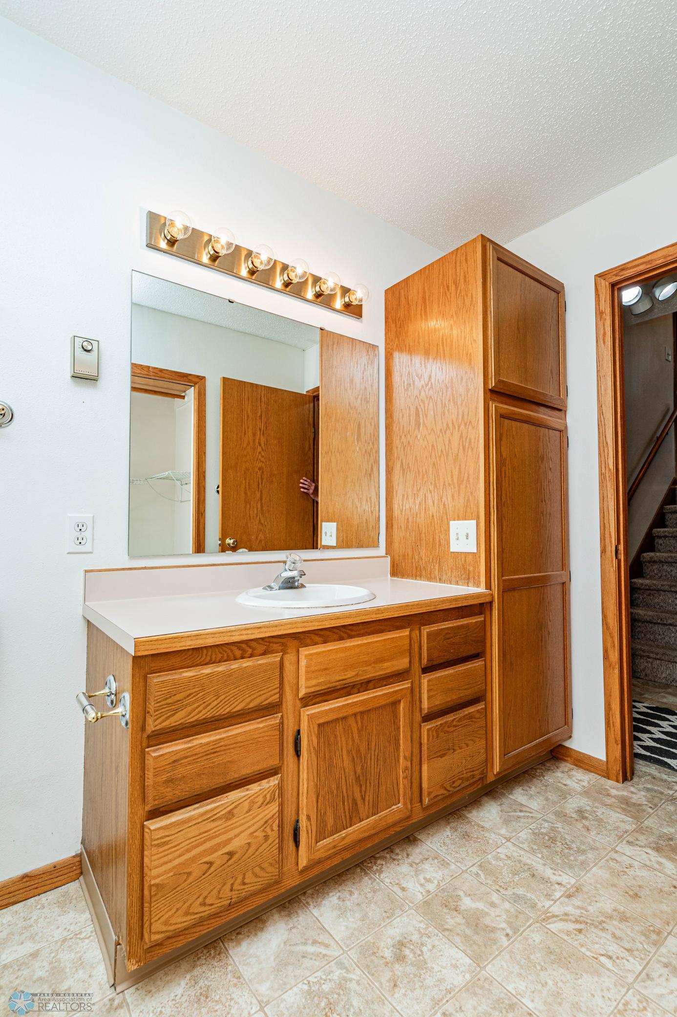 Bathroom Lower 3.jpg
