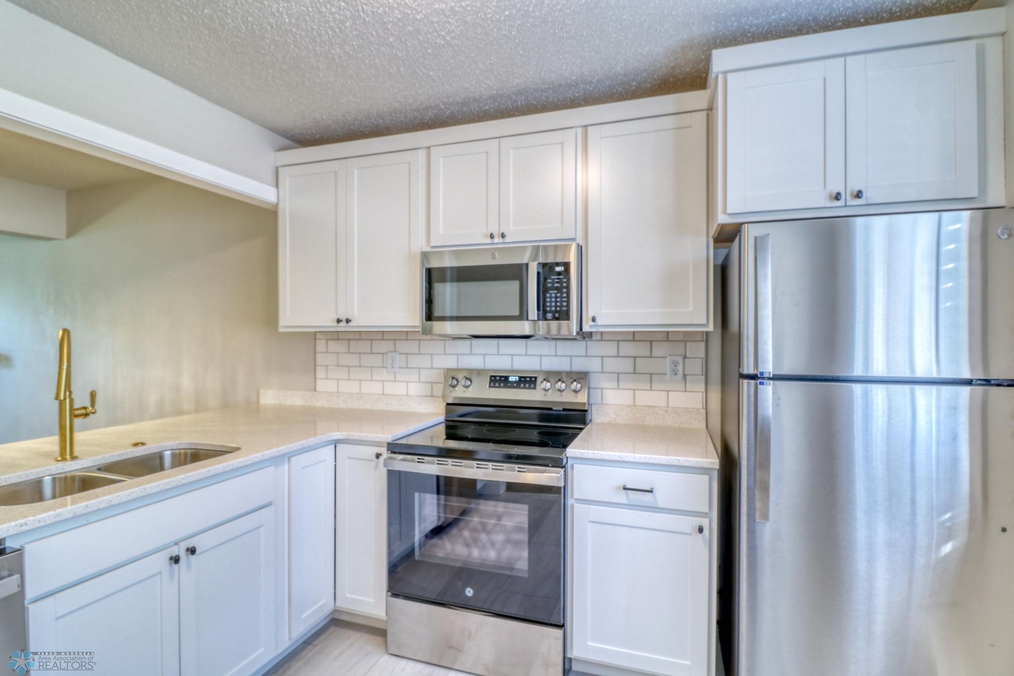 Kitchen1_2.jpg