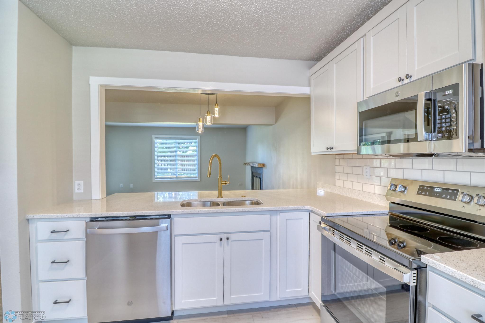 Kitchen1_3.jpg