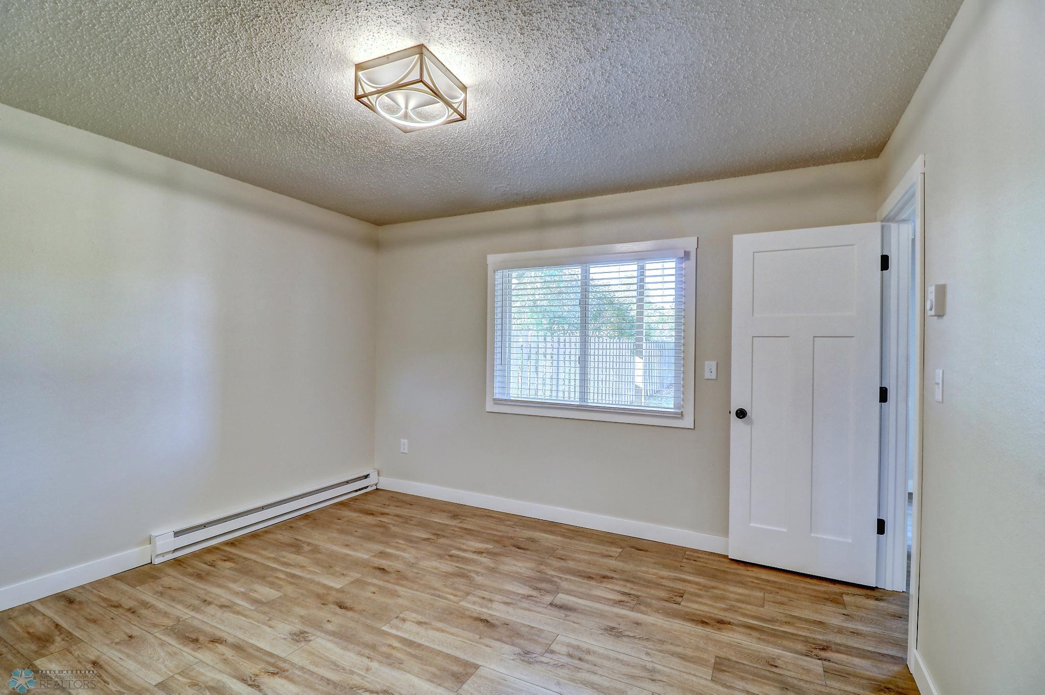 Bedroom1_3.jpg