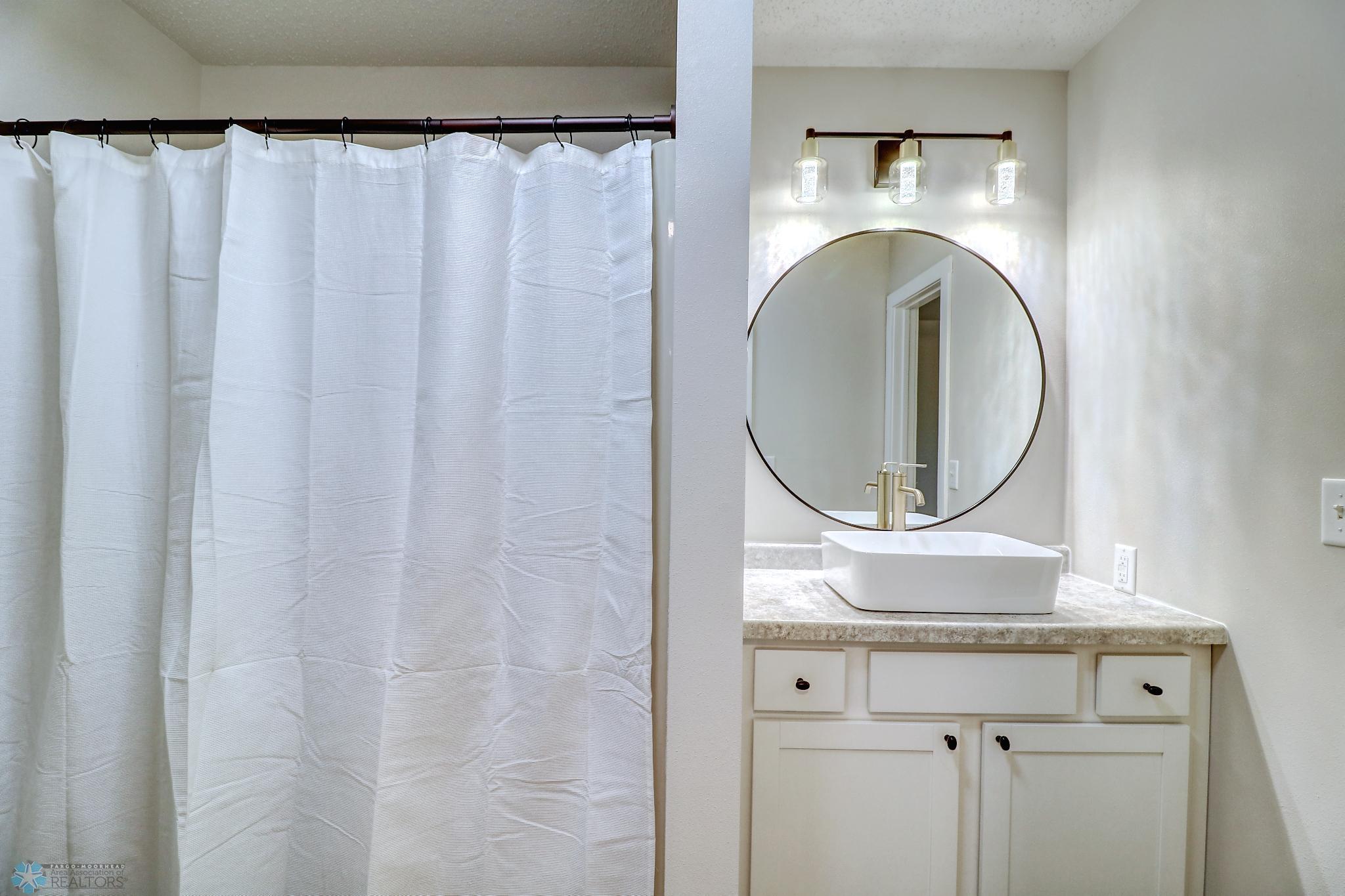 Bathroom1_0.jpg
