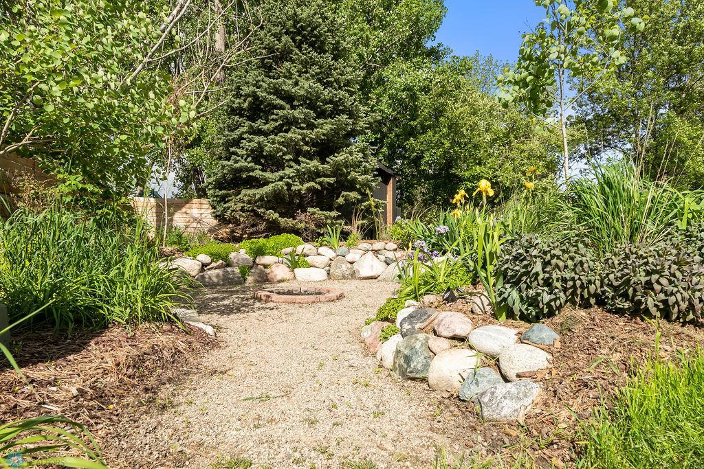 Rock garden fire pit