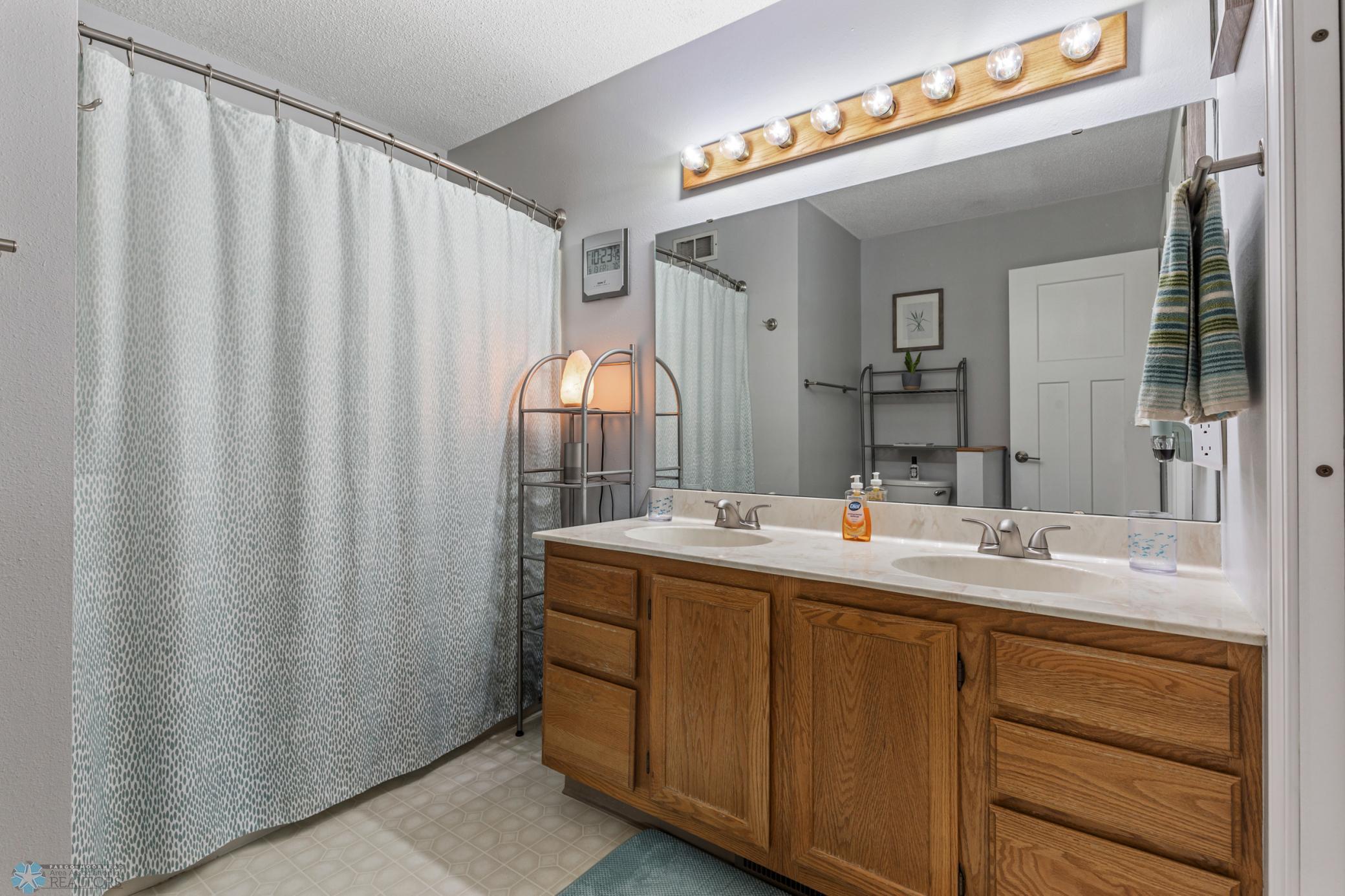 Hollywood Bath w/ Double Sinks (Opens to Primary Bed)