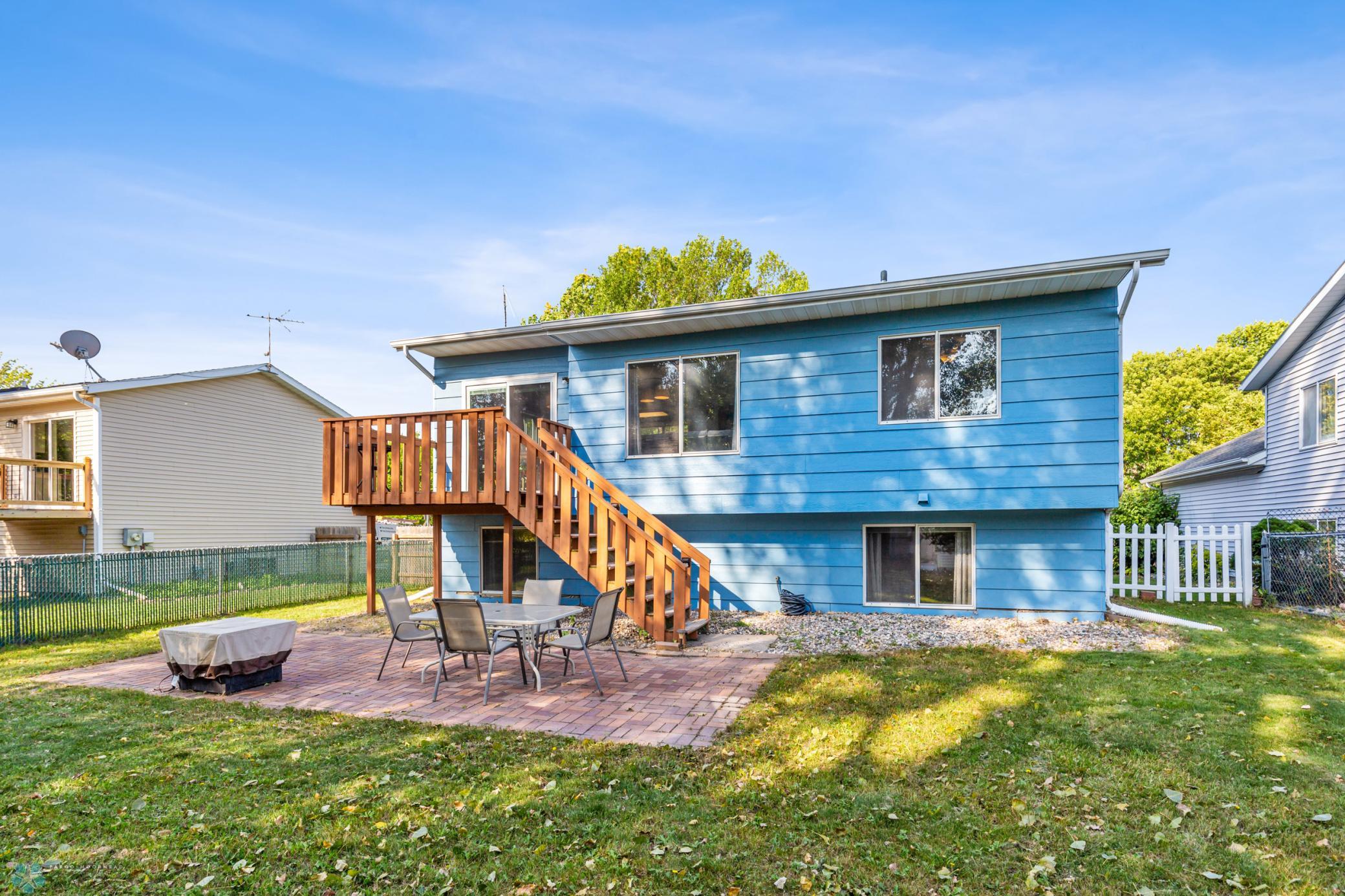 Deck & Patio (patio set included)