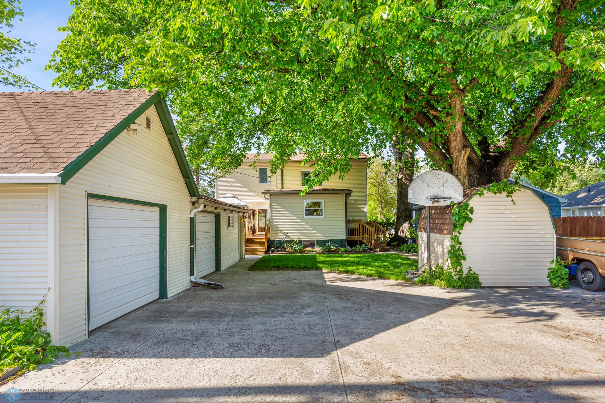 Garage/parking area