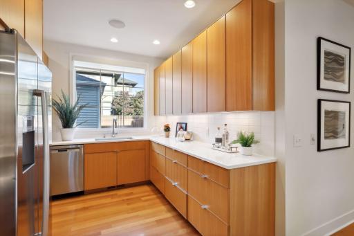 Beautiful rift-sawn white oak cabinets and drawers.