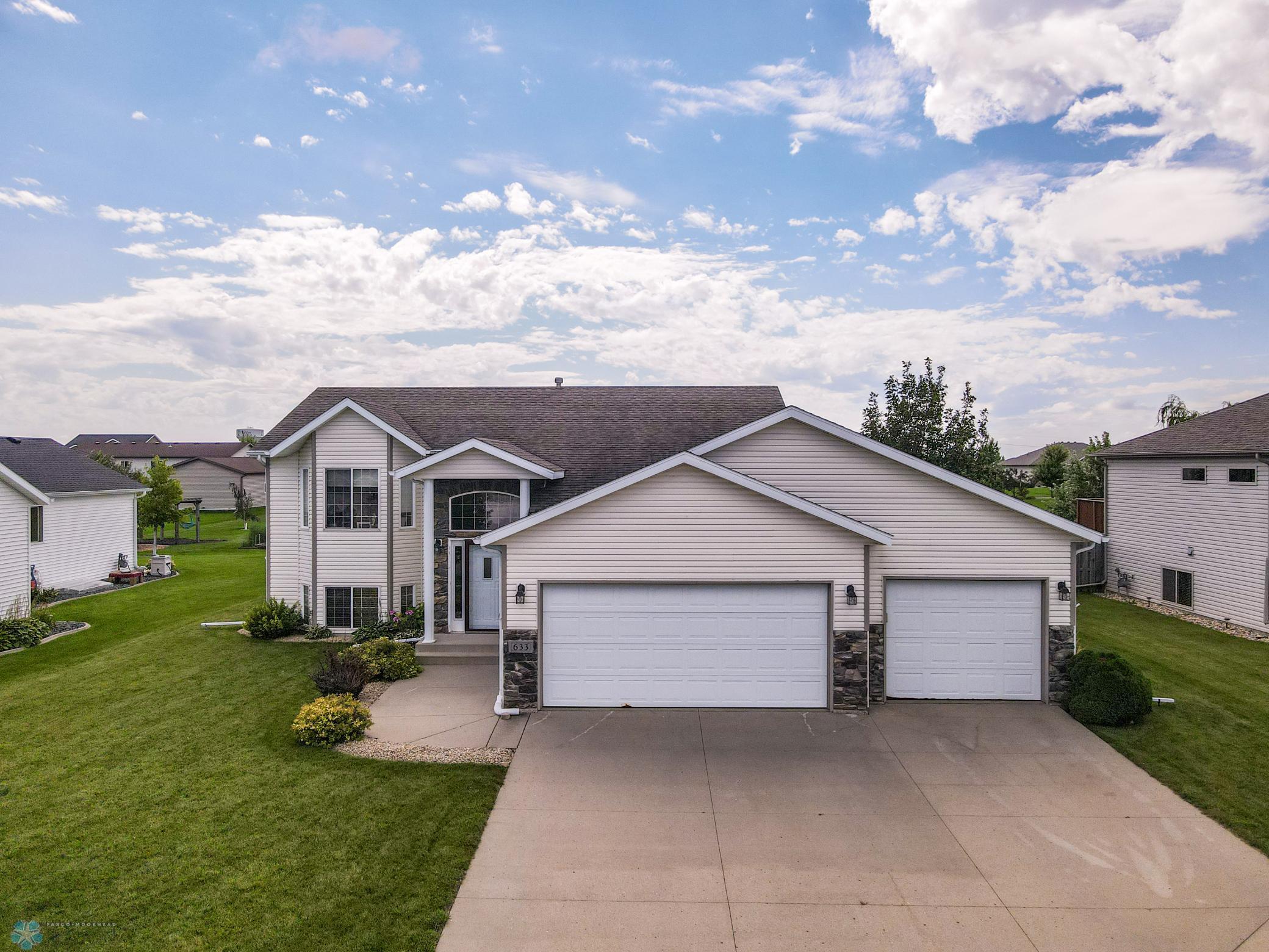 633 36th Ave W