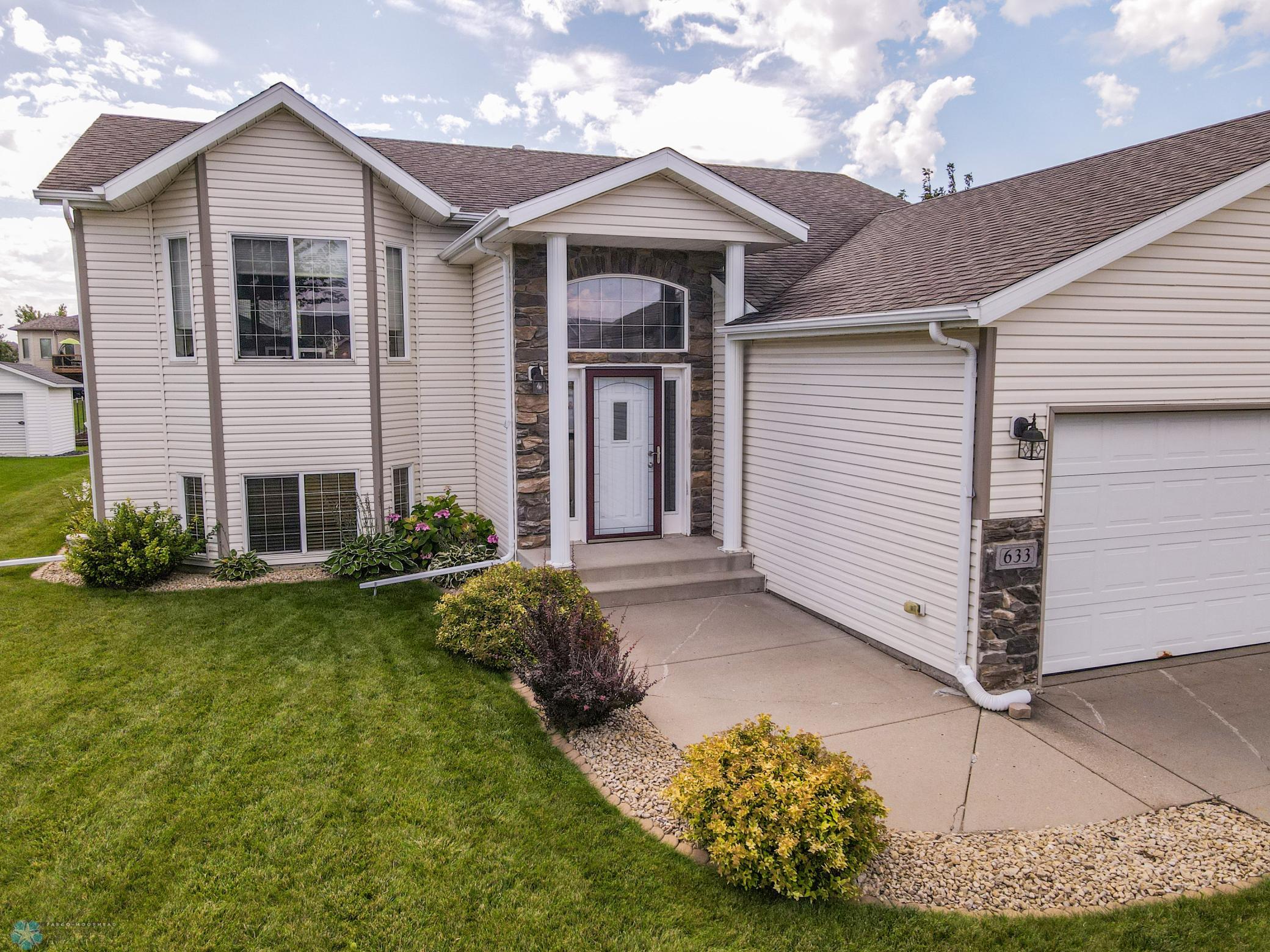 633 36th Ave W