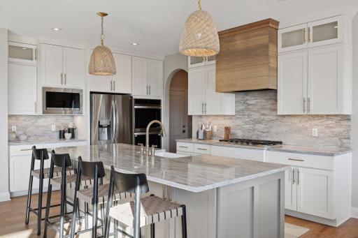 5435 Rolling Hills Parkway, Chaska, MN 55318