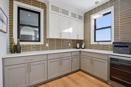 5435 Rolling Hills Parkway, Chaska, MN 55318