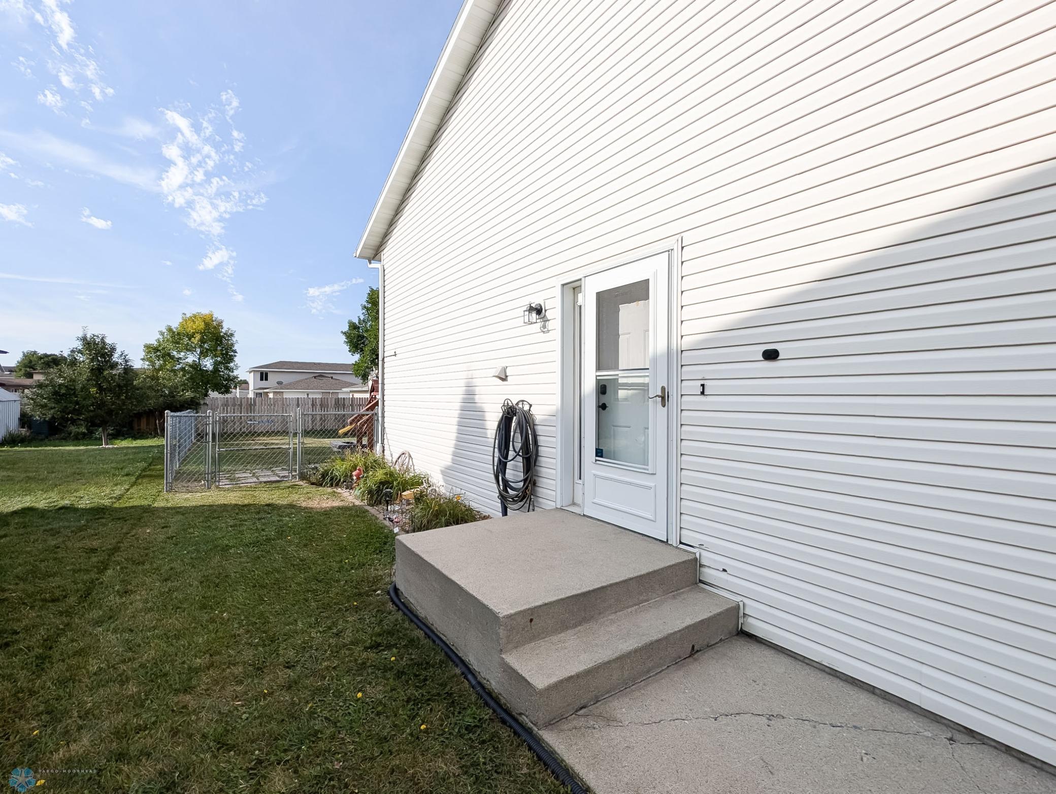 L2P045-145416889.jpg
